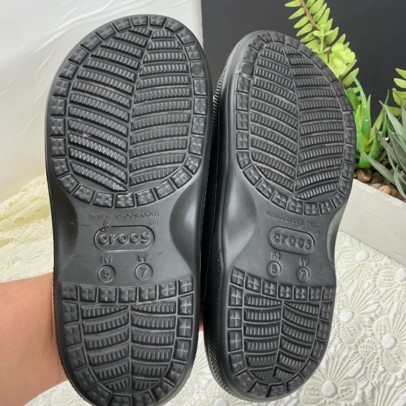 Crocs sandals size 7 - Picture 3 of 4